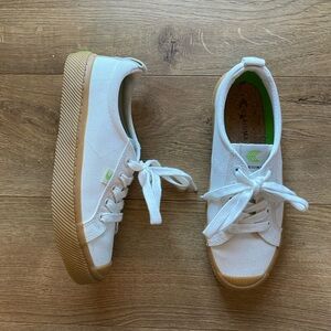 Cariuma sneakers